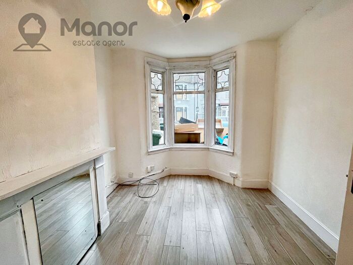4 Bedroom Terraced House To Rent In Third Avenue, Manor Park, E12