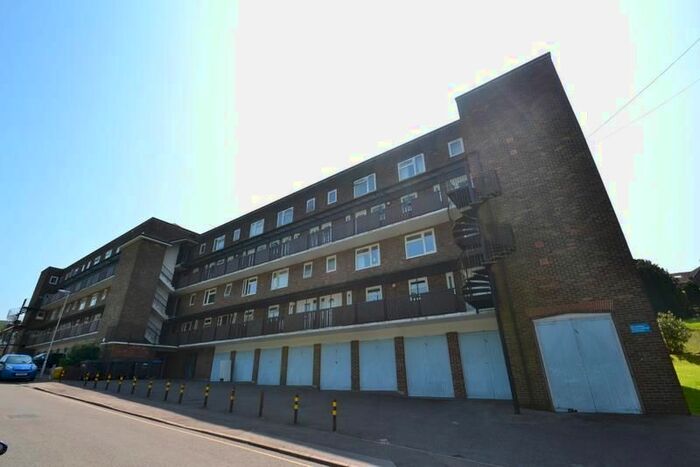 2 Bedroom Flat To Rent In Orchard Way, East Grinstead, RH19