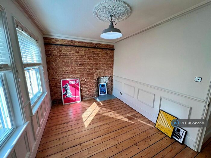3 Bedroom Flat To Rent In Honor Oak Road, London, SE23