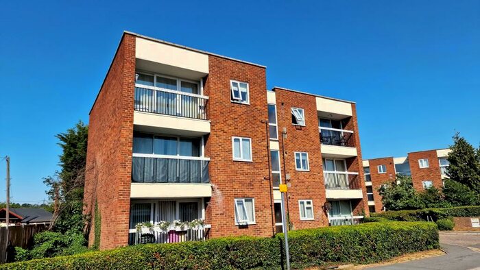 2 Bedroom Flat To Rent In The Cedars, South Woodham Ferrers, Chelmsford, CM3