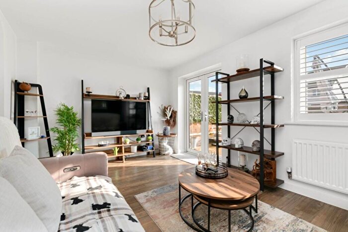 4 Bedroom Semi-Detached House For Sale In Dalley Road, Wokingham, RG40