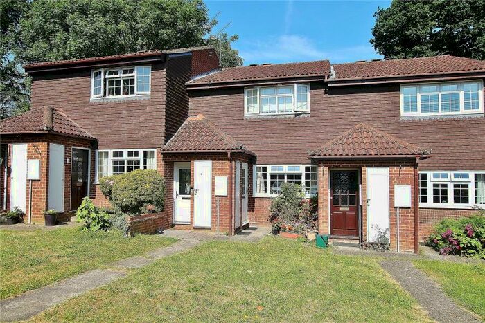 1 Bedroom Maisonette To Rent In St. Johns, GU21