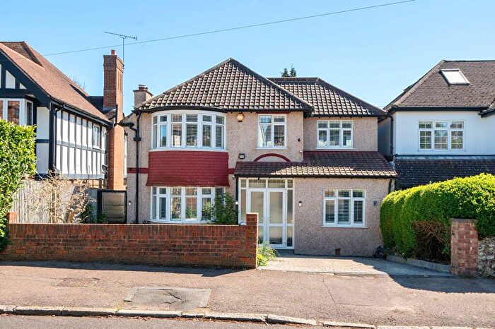 4 Bedroom Detached House For Sale In The Horseshoe, Coulsdon, CR5