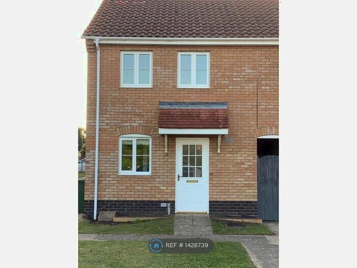 2 Bedroom Semi-Detached House To Rent In Sunbeam Close, Lowestoft, NR33