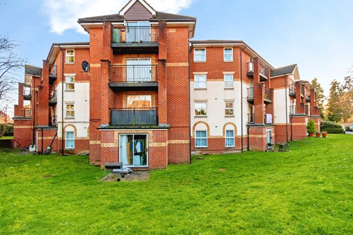 2 Bedroom Flat For Sale In Archers Road, Southampton, Hampshire, SO15