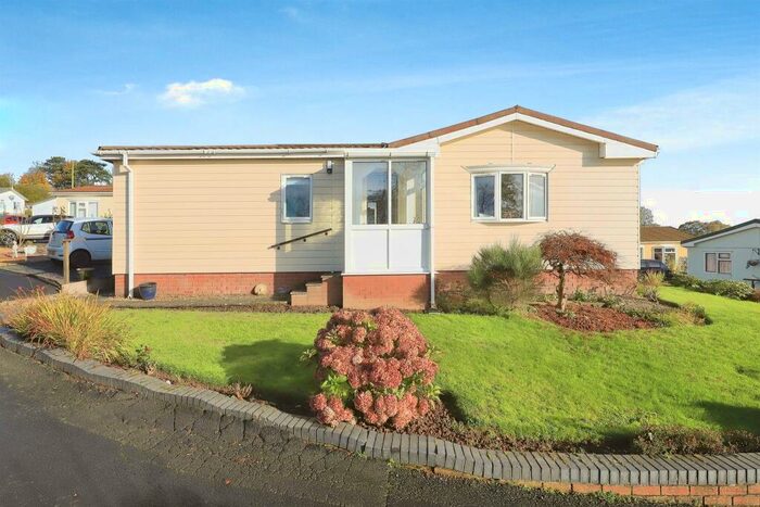 2 Bedroom Park Home For Sale In Earls Ditton Lane, Hopton Wafers, Kidderminster, DY14