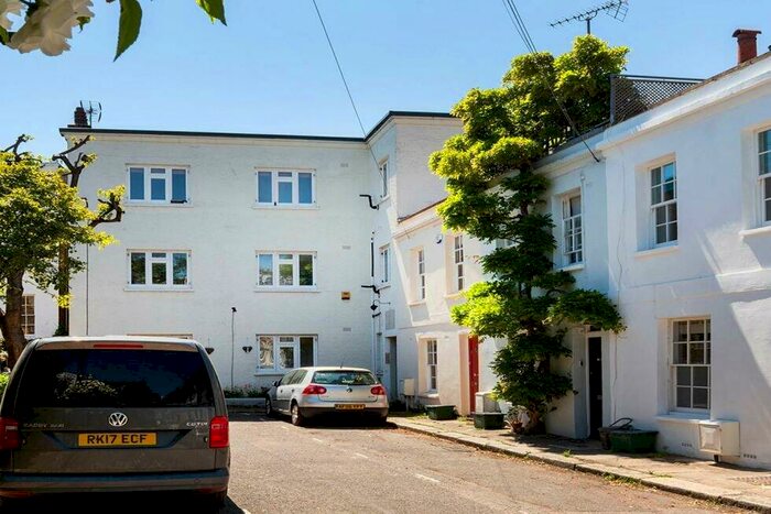 2 Bedroom Flat To Rent In Fortess Grove, Kentish Town, NW5