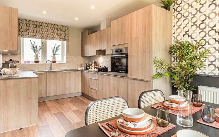 4 Bedroom Detached House For Sale In Ashby Road, Daventry, NN11