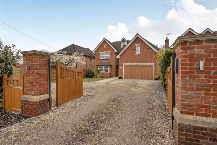 5 Bedroom Detached House For Sale In Nash Grove Lane, Finchampstead, Berkshire, RG40