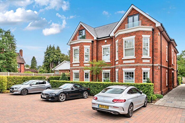 2 Bedroom Flat For Sale In Stoke Road, Cobham, KT11