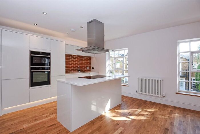2 Bedroom Flat To Rent In Welmar Mews, London, SW4