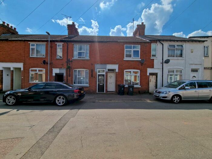 3 Bedroom House To Rent In Edmund Street, Kettering, NN16