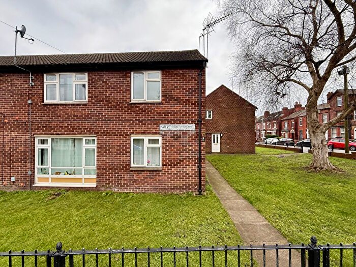 1 Bedroom Flat To Rent In Park Lodge Grove, Wakefield, West Yorkshire, WF1