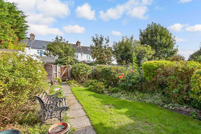 3 Bedroom Terraced House For Sale In Pinnocks Avenue, Gravesend, Kent, DA11