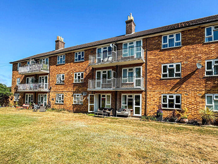 1 Bedroom Apartment To Rent In Burnett Square, Hertford, SG14