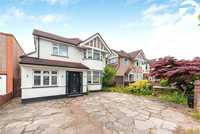 4 Bedroom Detached House To Rent In Shepherds Lane, Dartford, Kent, DA1