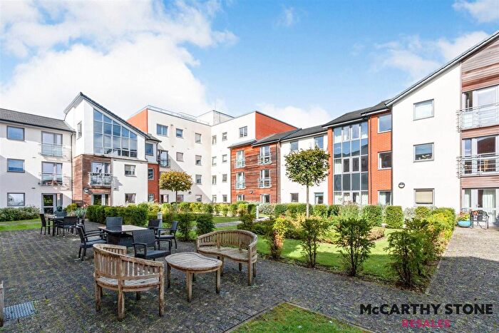 2 Bedroom Flat For Sale In Kings Place, Fleet Road, Fleet, GU51