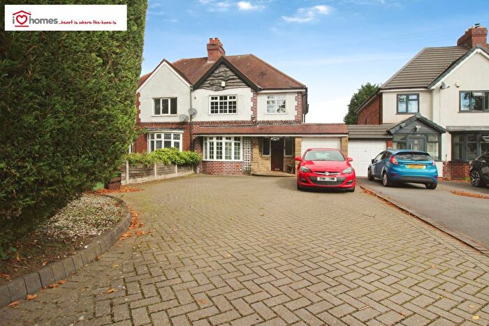 3 Bedroom Semi-detached House For Sale In Sutton Road, Walsall, WS5