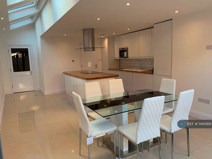 6 Bedroom Terraced House To Rent In Friern Road, London, SE22