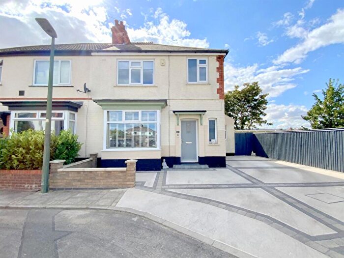 3 Bedroom Semi-Detached House For Sale In Dene Road, Grimsby, DN32