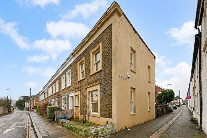 2 Bedroom Property To Rent In Rock Avenue, London, SW14