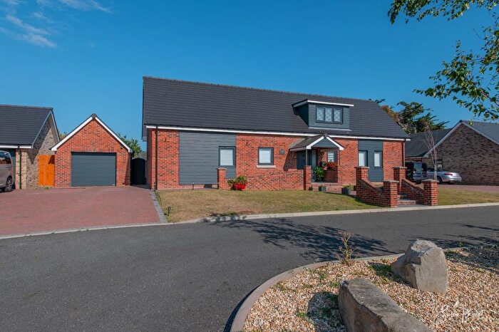 4 Bedroom Detached Bungalow For Sale In Hunters Moon Close, Wootton Bridge, Ryde, PO33