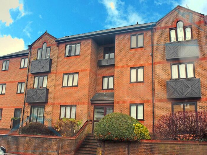 1 Bedroom Flat To Rent In Chatsworth Court, Stanhope Road, St Albans, AL1