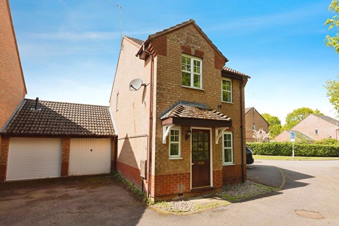 3 Bedroom Link Detached House To Rent In Wellington Avenue, Banbury, OX16