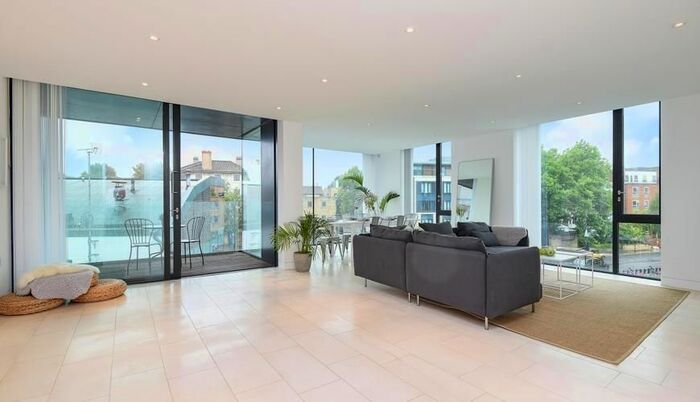 3 Bedroom Flat To Rent In Oval Road, Primrose Hill, NW1