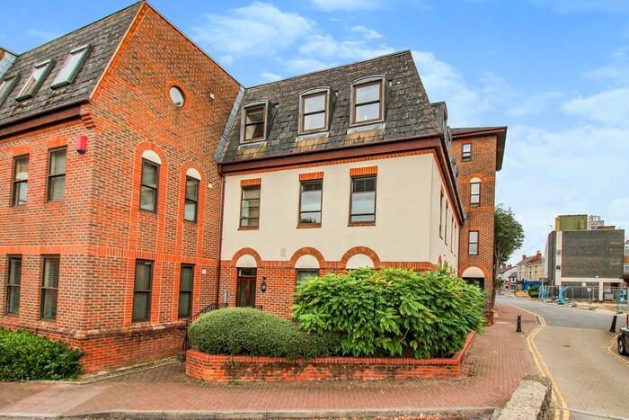 2 Bedroom Apartment To Rent In Little London Court, Old Town, Swindon, SN1