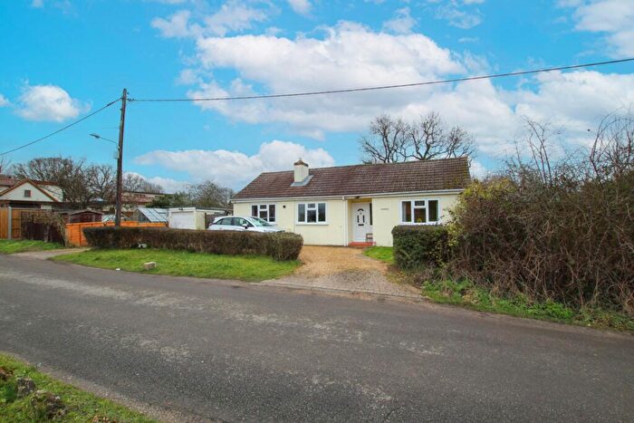 3 Bedroom Detached Bungalow For Sale In Sugden Avenue, Wickford, SS12
