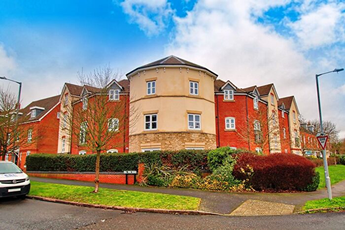2 Bedroom Flat For Sale In Hill View Road, Malvern, WR14