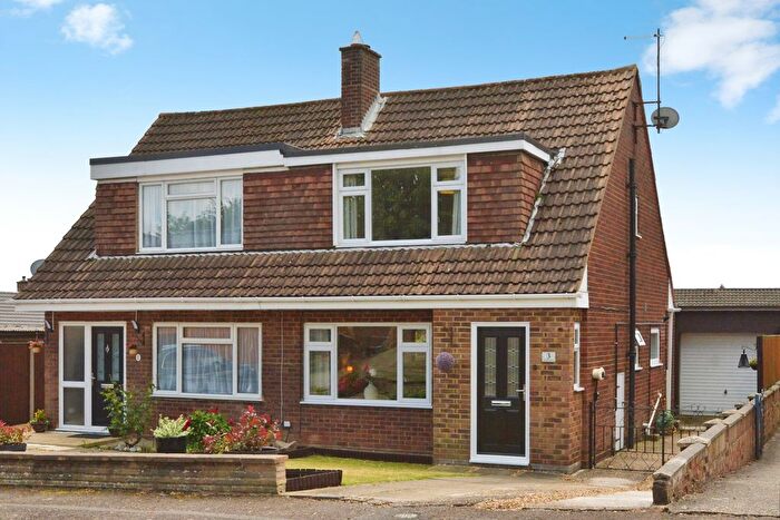 3 Bedroom Semi Detached House For Sale In Tennyson Grove, Milton Keynes, MK3