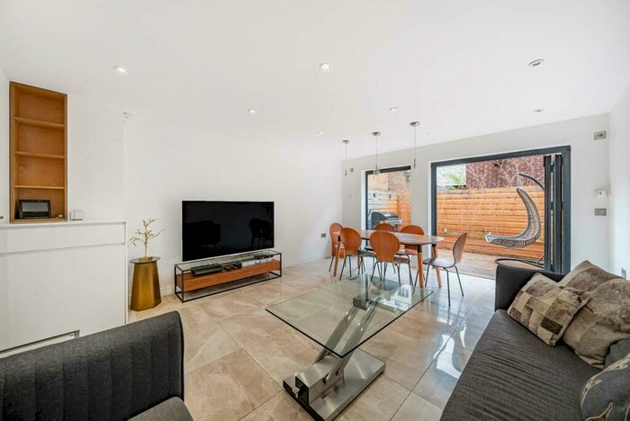 4 Bedroom House To Rent In Netley Street, Euston, London, NW1