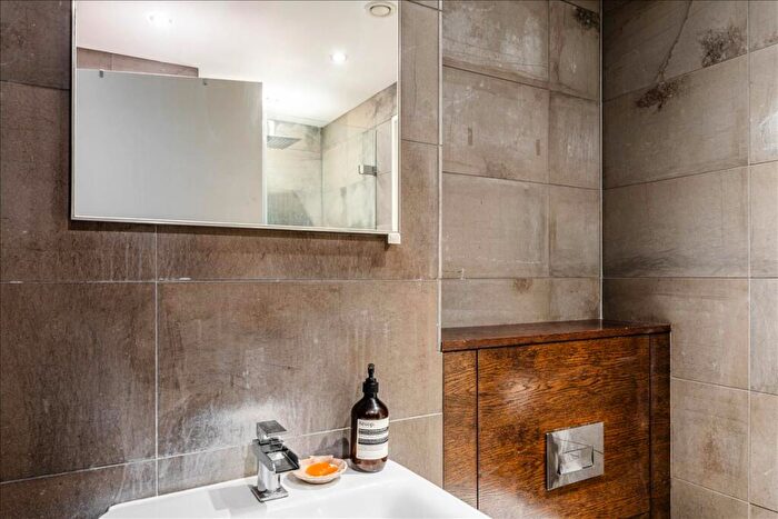 1 Bedroom Duplex For Sale In Redchurch Street, Shoreditch, E2