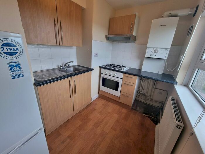 1 Bedroom Flat To Rent In Longford Court, Belle Vue Estate, London, NW4