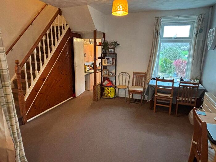 3 Bedroom Terraced House For Sale In Southview Road, Weymouth, DT4 - Photo 2