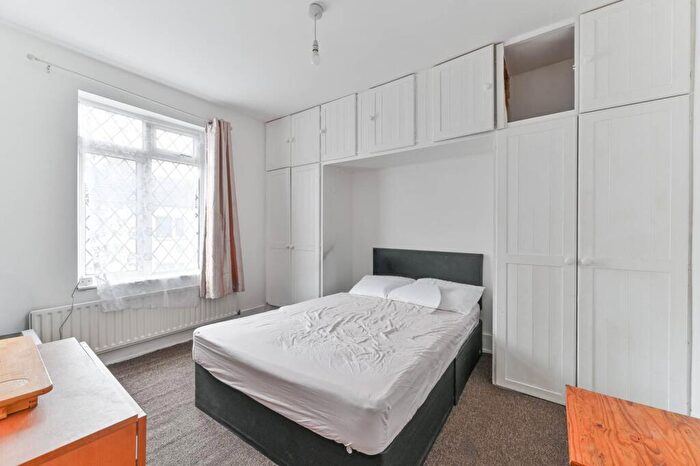 3 Bedroom Semi Detached House For Sale In Queen Street, Croydon, CR0