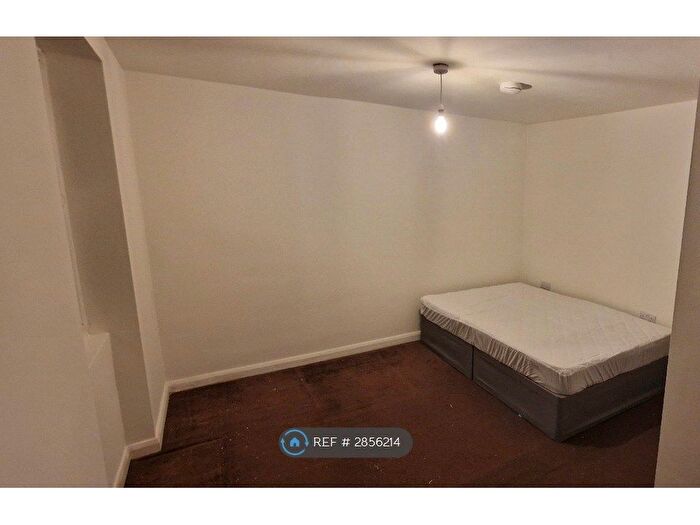 3 Bedroom Flat To Rent In Edgware Road, London, W2