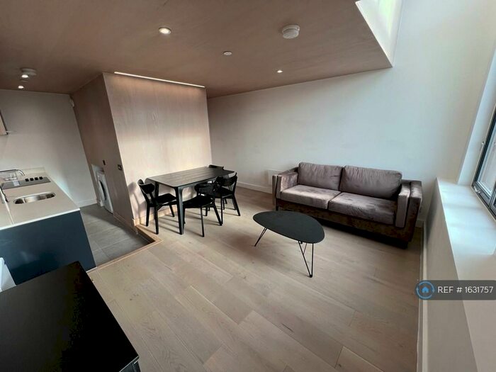 2 Bedroom Flat To Rent In Spinners Way, Manchester, M15