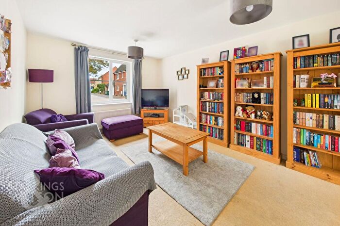 4 Bedroom Semi-Detached House For Sale In Kevill Davis Drive, Little Plumstead, Norwich, NR13