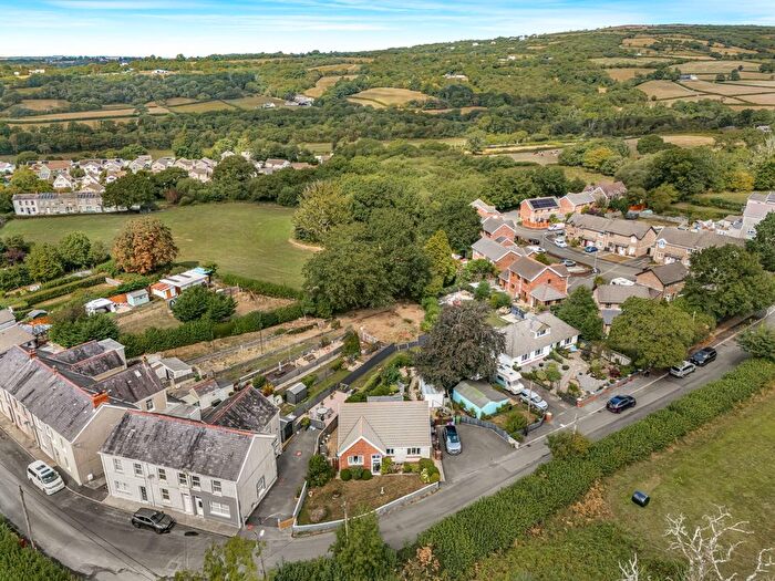 3 Bedroom Bungalow For Sale In Wernoleu Road, Ammanford, SA18