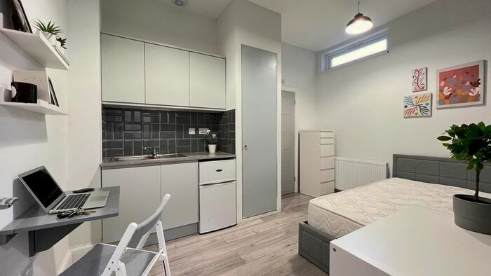 1 Bedroom Studio To Rent In Stockwood Crescent, Luton, Bedfordshire, LU1