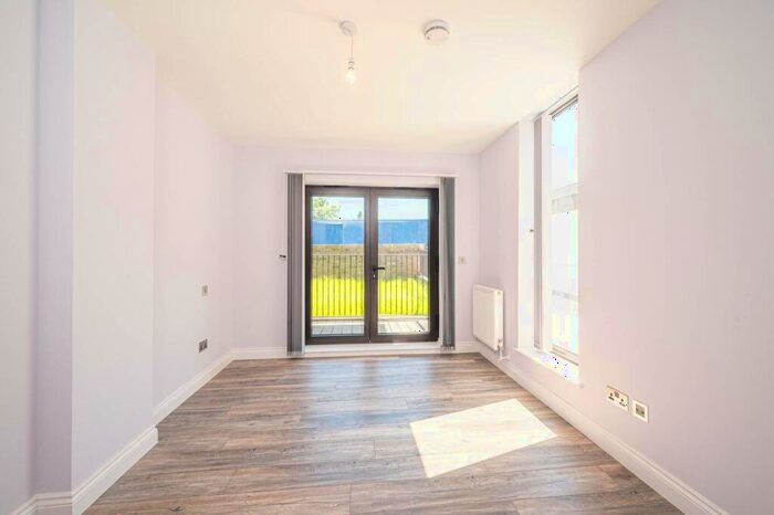 2 Bedroom Flat To Rent In Albert Road, New Barnet, Barnet, EN4