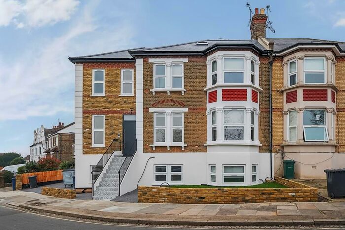 2 Bedroom Flat To Rent In Sunningfields Crescent, Hendon, NW4