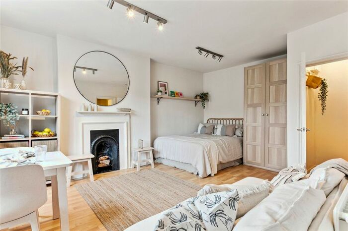 Studio To Rent In Nottingham Place, Marylebone, W1U
