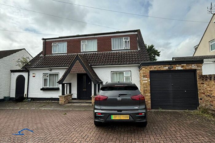 6 Bedroom Detached House To Rent In Harlington Road, Uxbridge, UB8