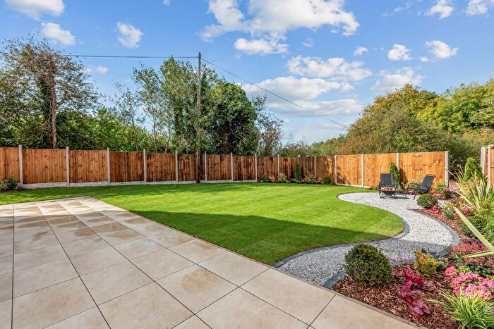 2 Bedroom Detached House For Sale In Barley Mow Lane, St.Albans, AL4