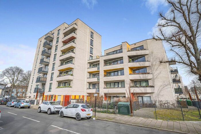 1 Bedroom Flat To Rent In St. James' Crescent, Brixton, London, SW9
