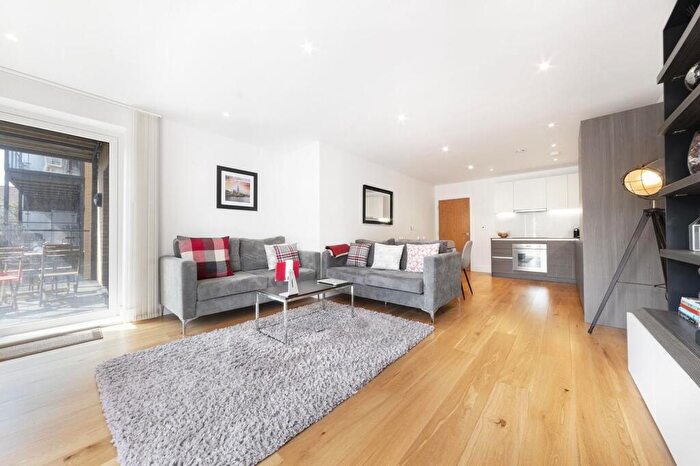 3 Bedroom Apartment To Rent In Arrandene Apartments, Colindale, NW9